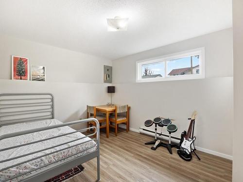 146 Rod & Gun Rd, Courtenay, BC - Indoor Photo Showing Bedroom