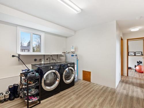 146 Rod & Gun Rd, Courtenay, BC - Indoor Photo Showing Laundry Room