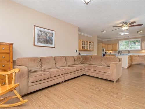 456 Thetis Dr, Ladysmith, BC - Indoor Photo Showing Living Room