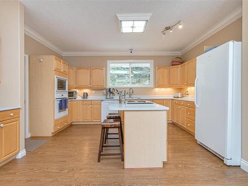 456 Thetis Dr, Ladysmith, BC - Indoor Photo Showing Kitchen
