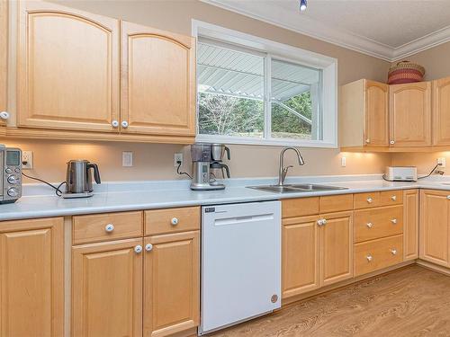 456 Thetis Dr, Ladysmith, BC - Indoor Photo Showing Kitchen With Double Sink