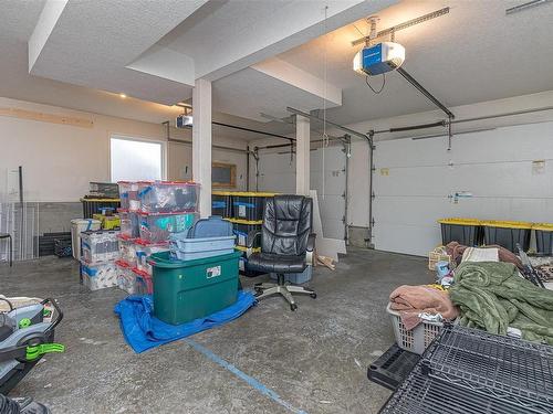 456 Thetis Dr, Ladysmith, BC - Indoor Photo Showing Garage