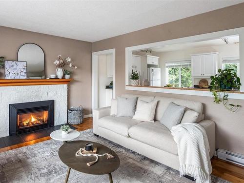 4008 Wiseton St, Saanich, BC - Indoor Photo Showing Living Room With Fireplace