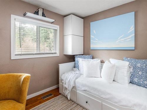 4008 Wiseton St, Saanich, BC - Indoor Photo Showing Bedroom