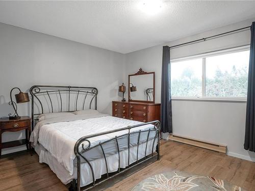 202-1537 Noel Ave, Comox, BC - Indoor Photo Showing Bedroom