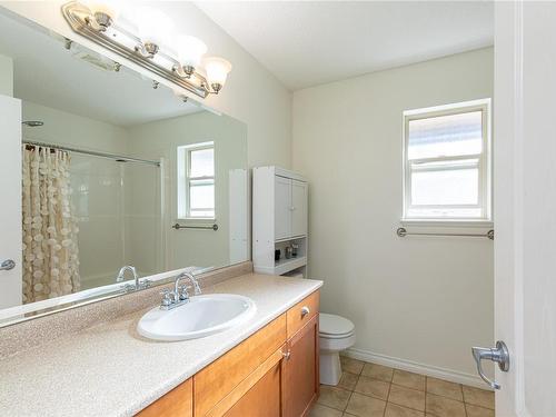 6249 Garside Rd, Nanaimo, BC - Indoor Photo Showing Bathroom