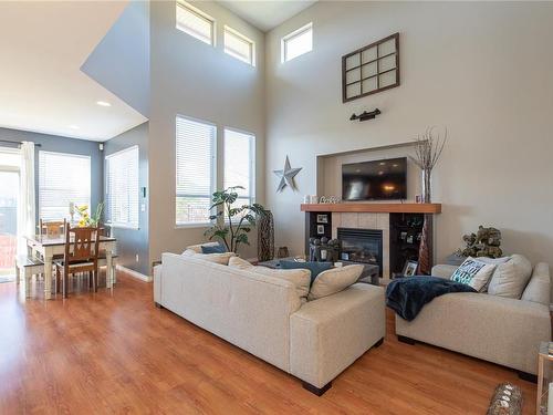 6249 Garside Rd, Nanaimo, BC - Indoor With Fireplace