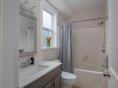 4232 Gulfview Dr, Nanaimo, BC - Indoor Photo Showing Bathroom