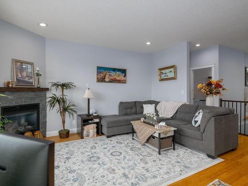 4232 Gulfview Dr, Nanaimo, BC - Indoor Photo Showing Living Room With Fireplace