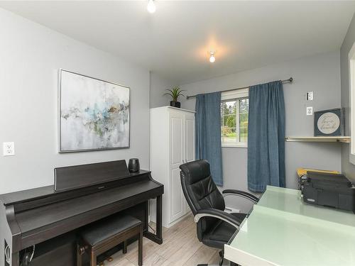 6554 Mystery Beach Rd, Fanny Bay, BC - Indoor Photo Showing Laundry Room