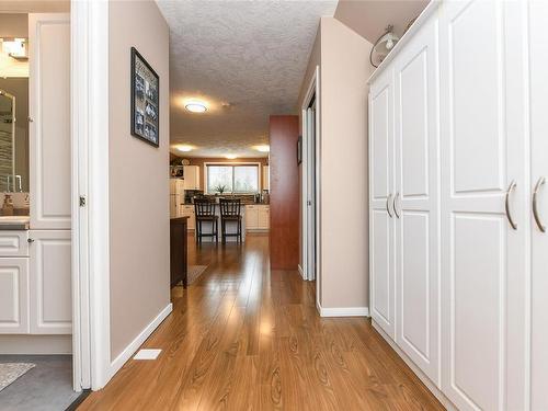 6554 Mystery Beach Rd, Fanny Bay, BC - Indoor Photo Showing Bedroom