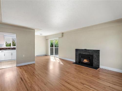 3135 Highview St, Victoria, BC - Indoor Photo Showing Living Room With Fireplace