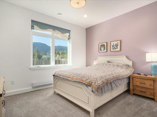 1665 Meadowood Way, Qualicum Beach, BC - Indoor Photo Showing Bedroom