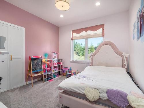 1665 Meadowood Way, Qualicum Beach, BC - Indoor Photo Showing Bedroom
