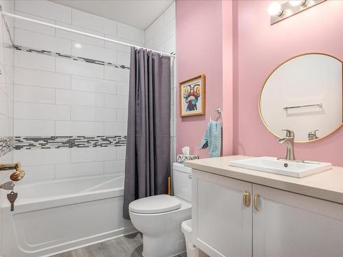 1665 Meadowood Way, Qualicum Beach, BC - Indoor Photo Showing Bathroom