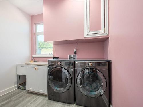 1665 Meadowood Way, Qualicum Beach, BC - Indoor Photo Showing Laundry Room
