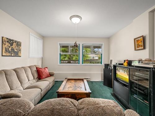 1480 Skeena Dr, Comox, BC - Indoor Photo Showing Living Room