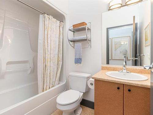205-599 Pandora Ave, Victoria, BC - Indoor Photo Showing Bathroom