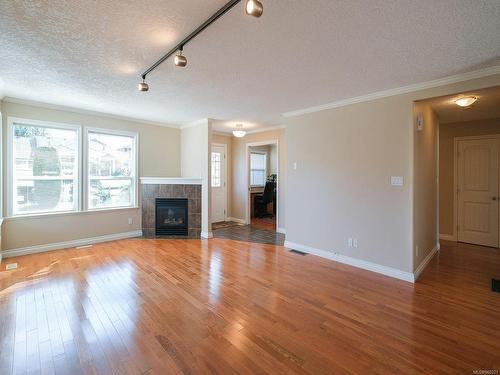 12-3101 Herons Way, Duncan, BC - Indoor Photo Showing Living Room With Fireplace