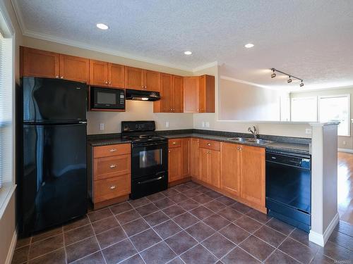 12-3101 Herons Way, Duncan, BC - Indoor Photo Showing Kitchen With Double Sink