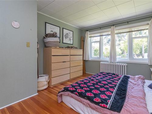 1032 Verrinder Ave, Victoria, BC - Indoor Photo Showing Bedroom