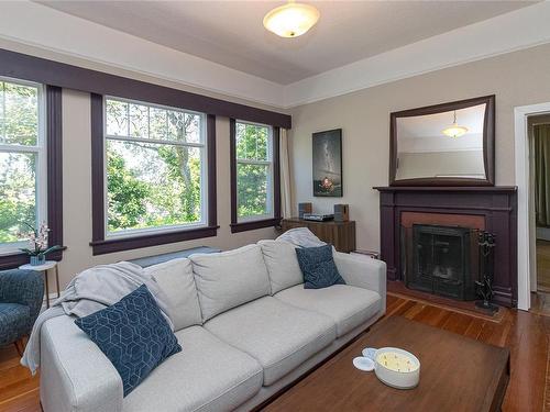 1032 Verrinder Ave, Victoria, BC - Indoor Photo Showing Living Room With Fireplace