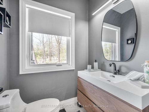 11 Joliet Cres, Tiny, ON - Indoor Photo Showing Bathroom