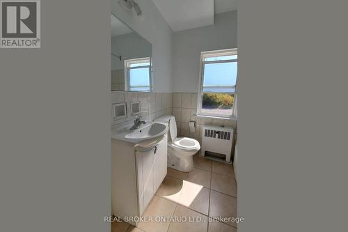 212 Belmont Ave W, Kitchener, ON - Indoor Photo Showing Bathroom