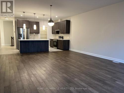 3920 Mitchell Crescent, Fort Erie, ON - Indoor Photo Showing Kitchen With Upgraded Kitchen