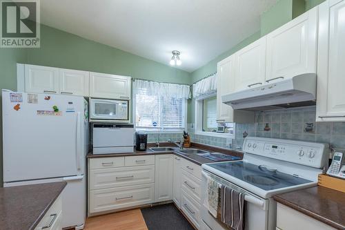3502 24 Avenue Unit# 11, Vernon, BC - Indoor Photo Showing Kitchen With Double Sink