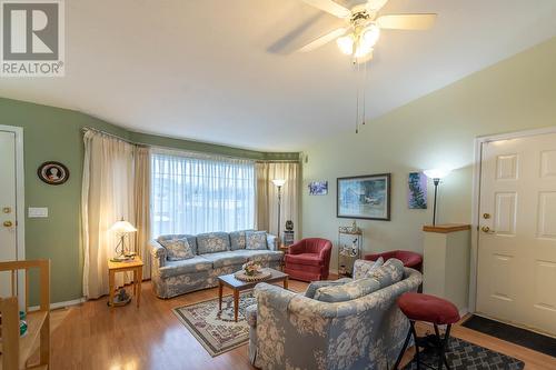 3502 24 Avenue Unit# 11, Vernon, BC - Indoor Photo Showing Living Room