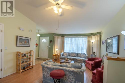 3502 24 Avenue Unit# 11, Vernon, BC - Indoor Photo Showing Living Room