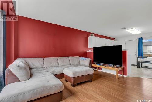 7 143 Gropper Crescent, Saskatoon, SK - Indoor Photo Showing Living Room