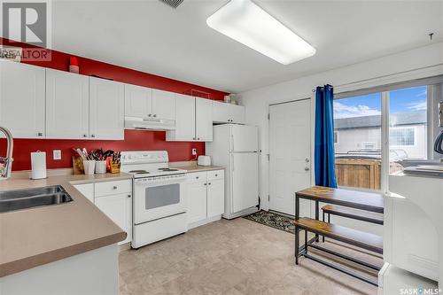 7 143 Gropper Crescent, Saskatoon, SK - Indoor Photo Showing Kitchen With Double Sink