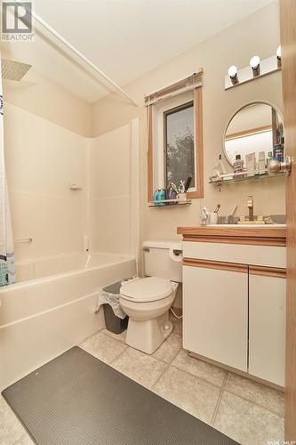 216A N Avenue S, Saskatoon, SK - Indoor Photo Showing Bathroom
