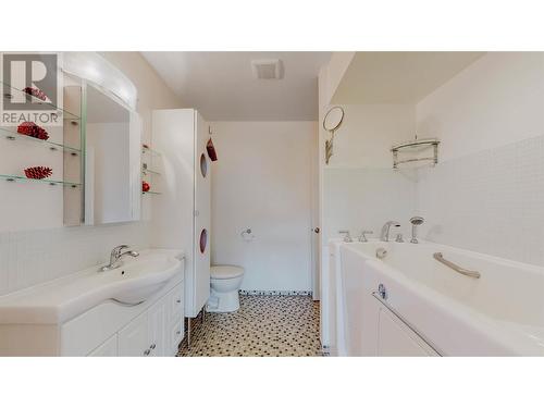 8029 Vedette Drive, Osoyoos, BC - Indoor Photo Showing Bathroom