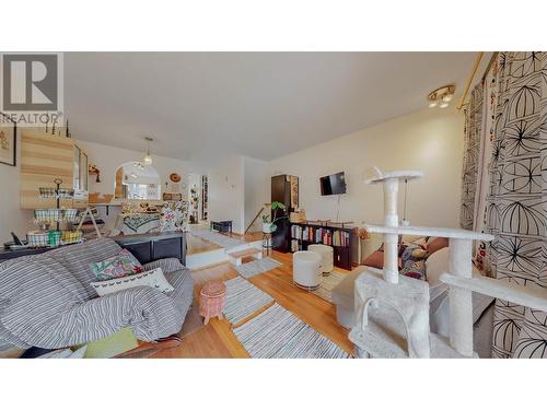 8029 Vedette Drive, Osoyoos, BC - Indoor Photo Showing Living Room