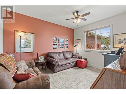 600 Nighthawk Avenue, Vernon, BC - Indoor Photo Showing Living Room