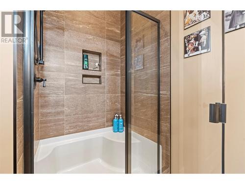 600 Nighthawk Avenue, Vernon, BC - Indoor Photo Showing Bathroom