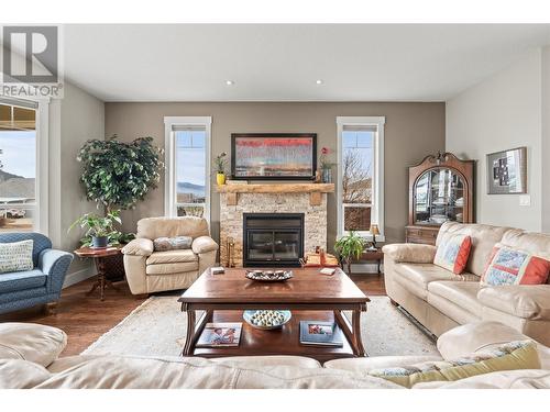 600 Nighthawk Avenue, Vernon, BC - Indoor Photo Showing Living Room With Fireplace
