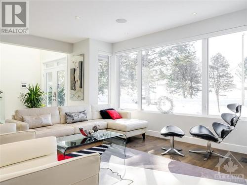 615 Island Park Crescent, Ottawa, ON - Indoor Photo Showing Living Room