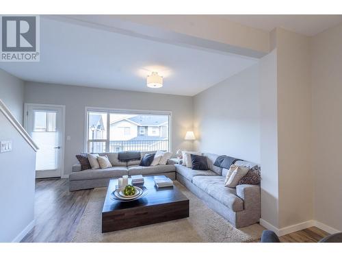 4600 Okanagan Avenue Unit# 18, Vernon, BC - Indoor Photo Showing Living Room