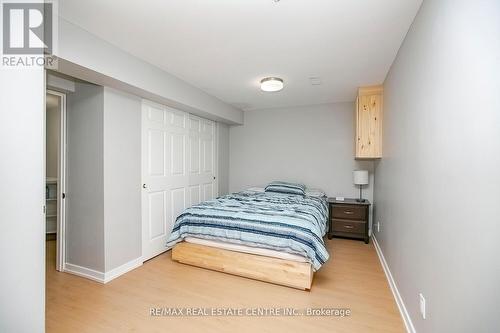 6089 Fullerton Cres, Mississauga, ON - Indoor Photo Showing Bedroom