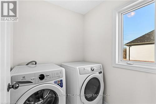 2665 Bobolink Lane, London, ON - Indoor Photo Showing Laundry Room