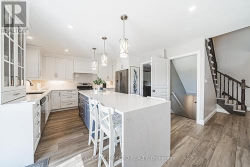 4870 Allan Crt, Lincoln, ON - Indoor Photo Showing Kitchen With Upgraded Kitchen