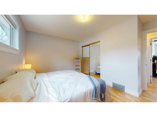 402 Alpine Crescent, Kimberley, BC - Indoor Photo Showing Bedroom