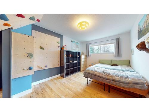 402 Alpine Crescent, Kimberley, BC - Indoor Photo Showing Bedroom