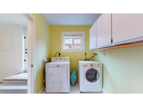 402 Alpine Crescent, Kimberley, BC - Indoor Photo Showing Laundry Room
