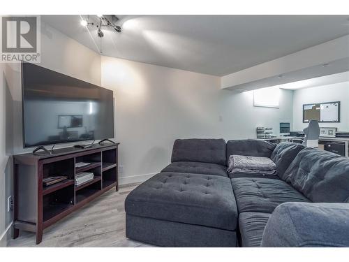 932 Mccartney Road, West Kelowna, BC - Indoor Photo Showing Living Room