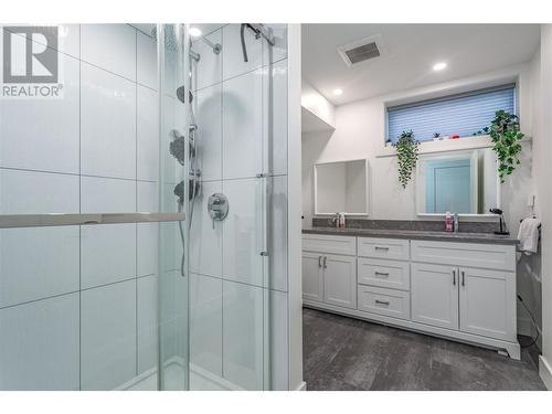 932 Mccartney Road, West Kelowna, BC - Indoor Photo Showing Bathroom